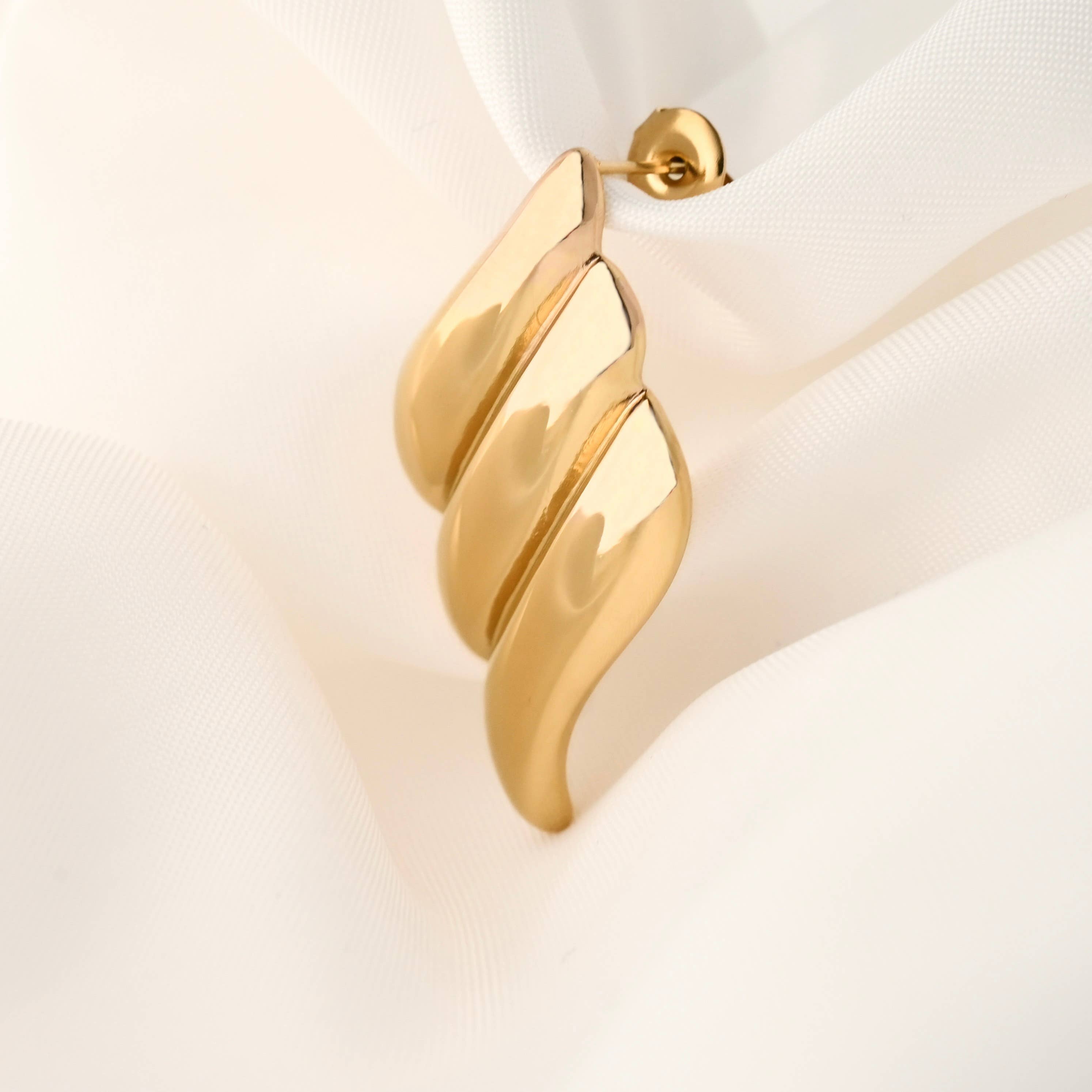 Blueyejewelry - Vendita all'ingrosso Orecchini pendenti - Orecchini Geometrici - Orecchini a Conchiglia Impermeabili con Creste2