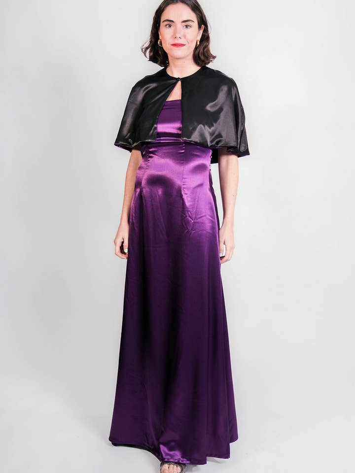 Bombon Spain - MIlagros Pedregal - Wholesale Cape - Women's - Reversible Cape Short Purple and Black Temple1