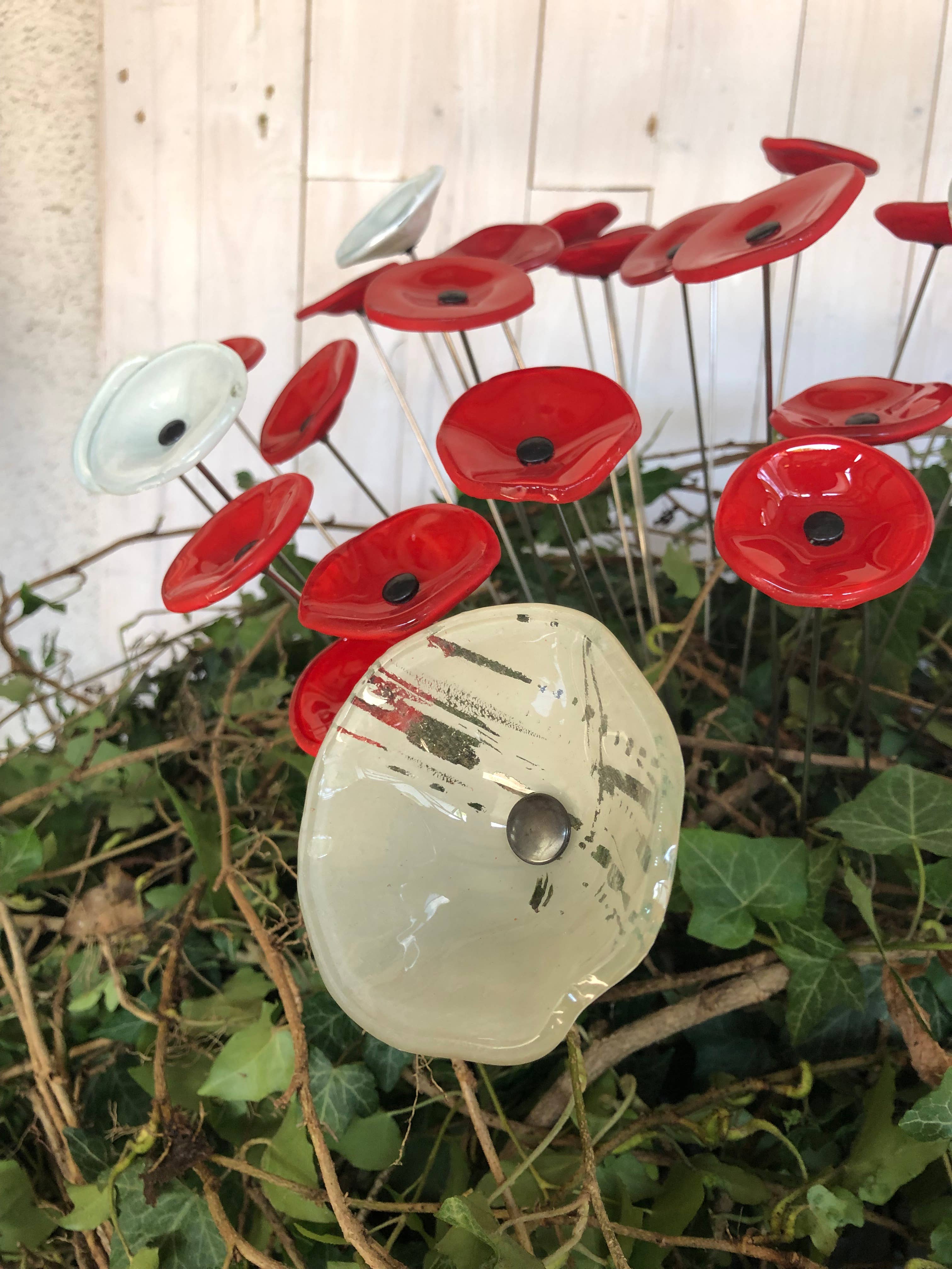 CARNEOL GLASS - Wholesale Garden/Lawn Stake - Small Glass Flower For Outside In Red37