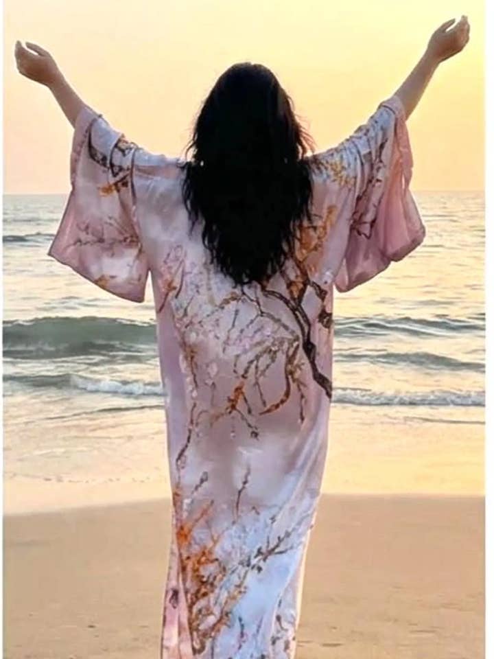 Kimono Boémio de Cetim com Estampa de Amendoeira em Flor por atacado de Wild & Free