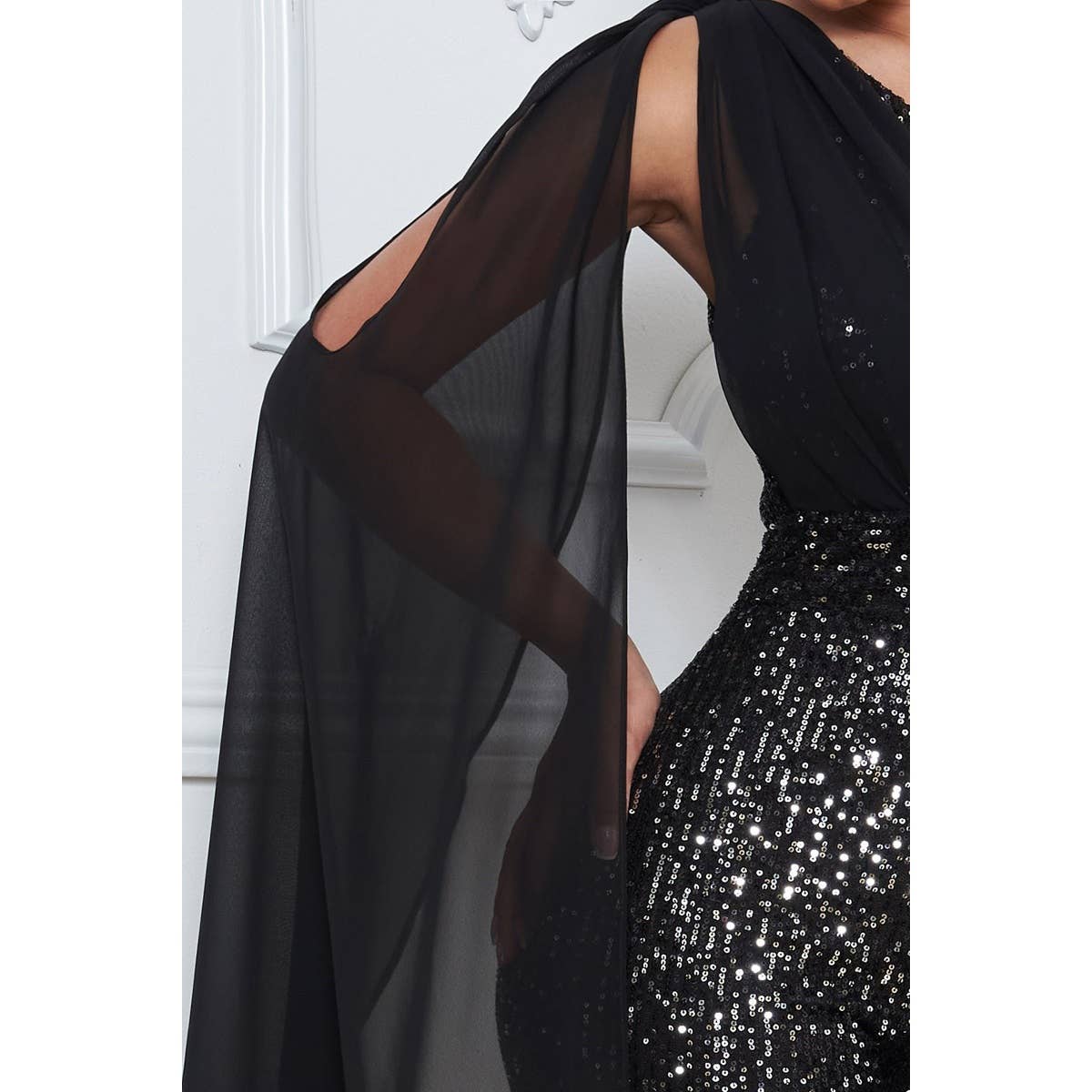 FashionShowcase - Vente Combinaison – femme - Combinaison à paillettes à une épaule et jambes évasées8