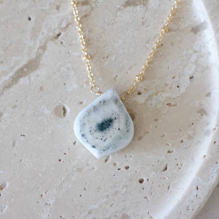 Mesa Blue - Wholesale Pendant/Charm Necklace - Solar Quartz NecklaceÂ