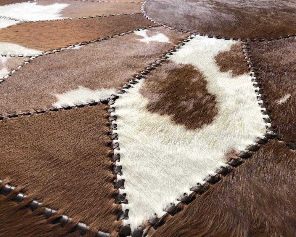 PIGMENTIFY - Vente Tapis - Tapis artisanal rond en peau de vache 100 % naturelle3