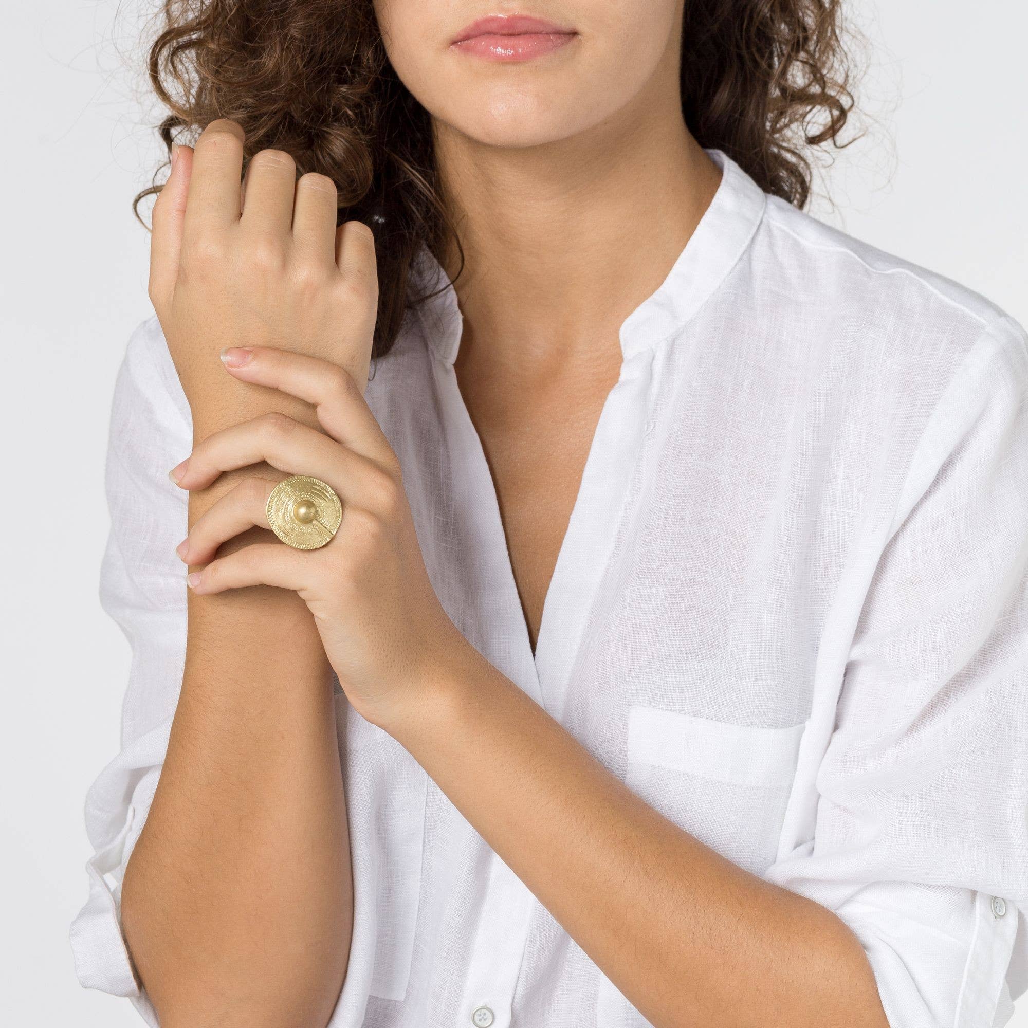 Gloria Mago - Wholesale Cocktail/Statement Ring - Gold ethnic ring round gold plated, size 162