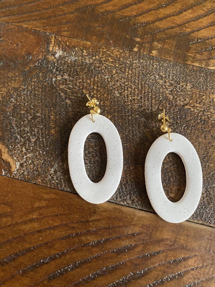 Collection Juliet - Cerceaux ovales pour la vente par Mipta Artistry