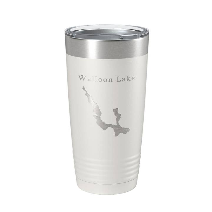 Kaffeebecher mit Motiv „Walloon Lake Map“, isolierter Kaffeebecher mit Lasergravur, Michigan, 20 oz für den Großhandel von CarveBright