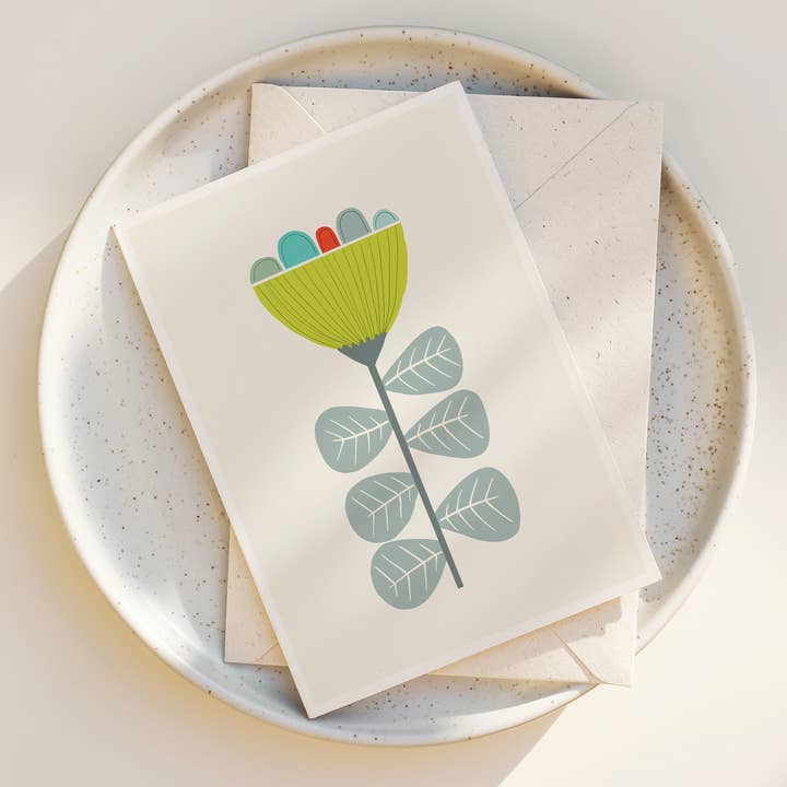 Mid Mod Flower No. 5 - Carte de vœux florale moderne pour la vente par Annie Bailey Art