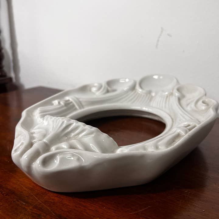 Estructura ovalada de cerámica blanca, trabajada para venta al por mayor de DADA Novecento