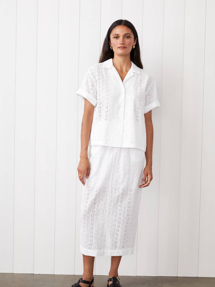 Eyelit Camp-skjorta i vitt för wholesale av Stateside