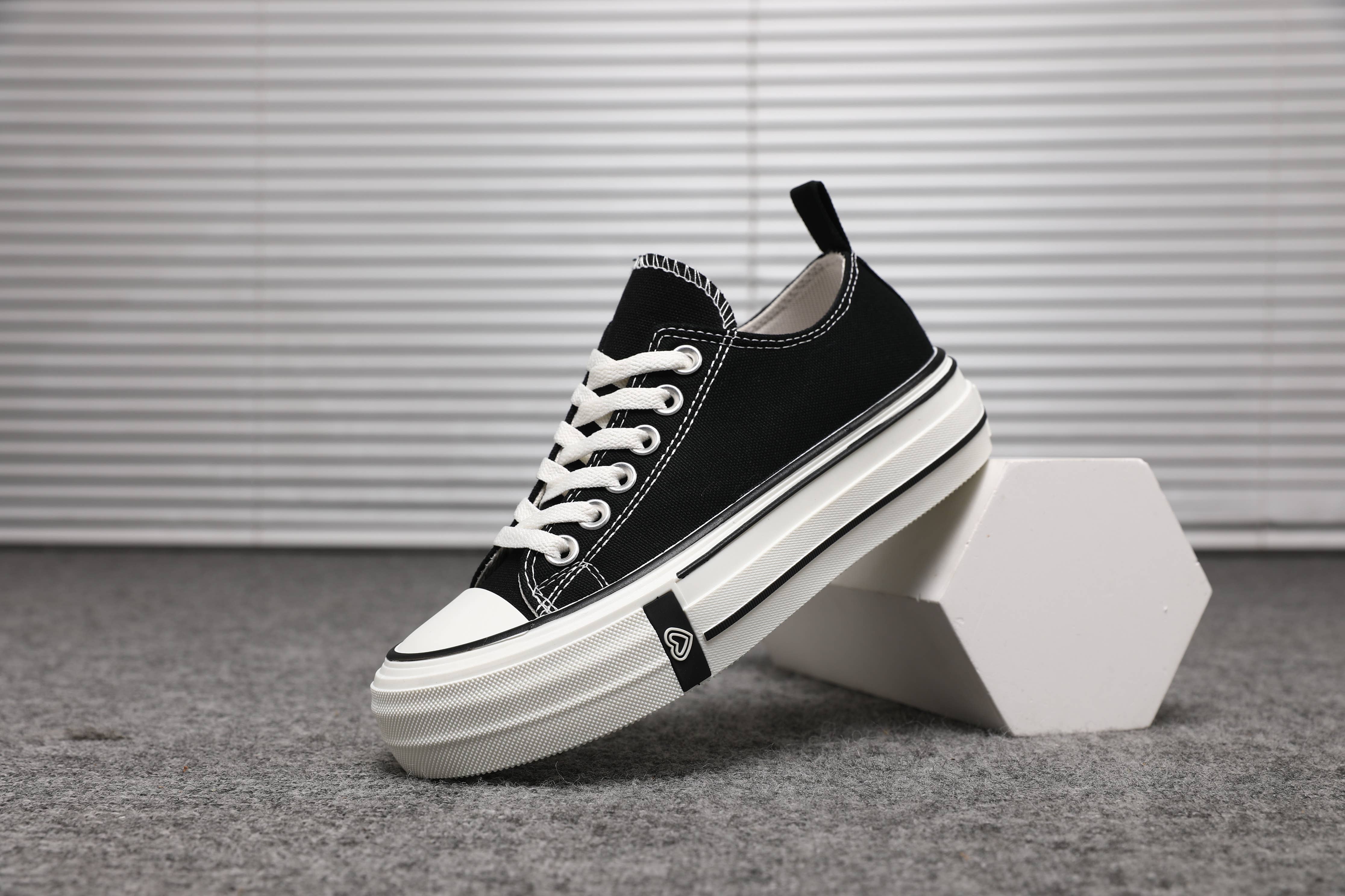 Top Staka - Wholesale Sneakers - Dames - Top Staka damessneakers van canvas met chunky plateauhak22