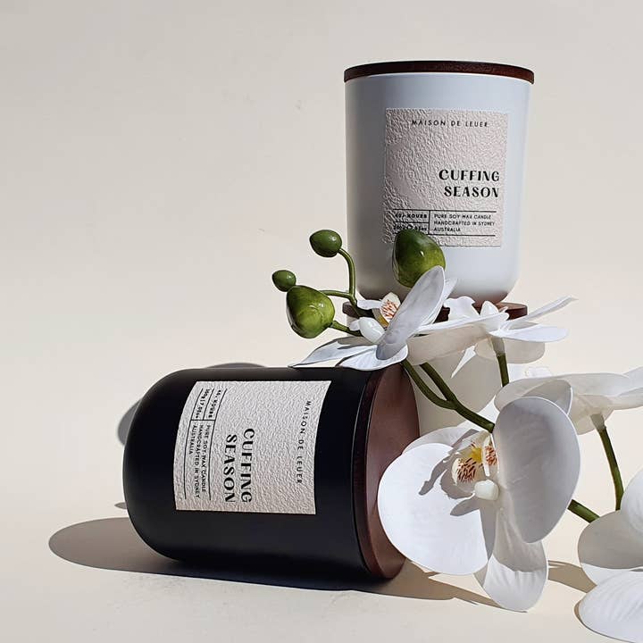 Cuffing Season | Tobacco + Hay | Bougie au soja écologique de luxe de 200 g pour la vente par Maison De Lueur