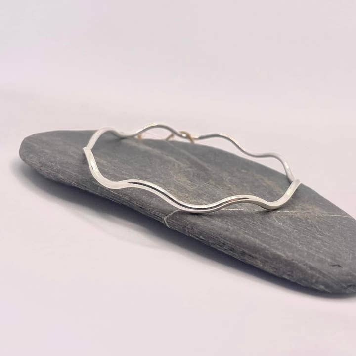 Silver wavy bangle for wholesale by Harri Silver Jewellery LTD