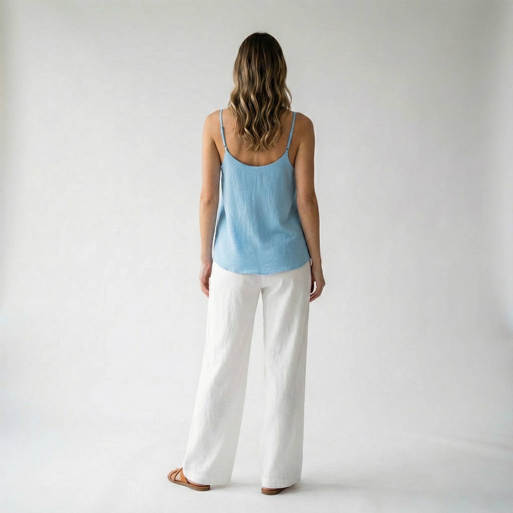 L'Emotion – Tops – Mulher por atacado – Top Cropped com Decote Redondo e Alças Finas Ajustáveis10