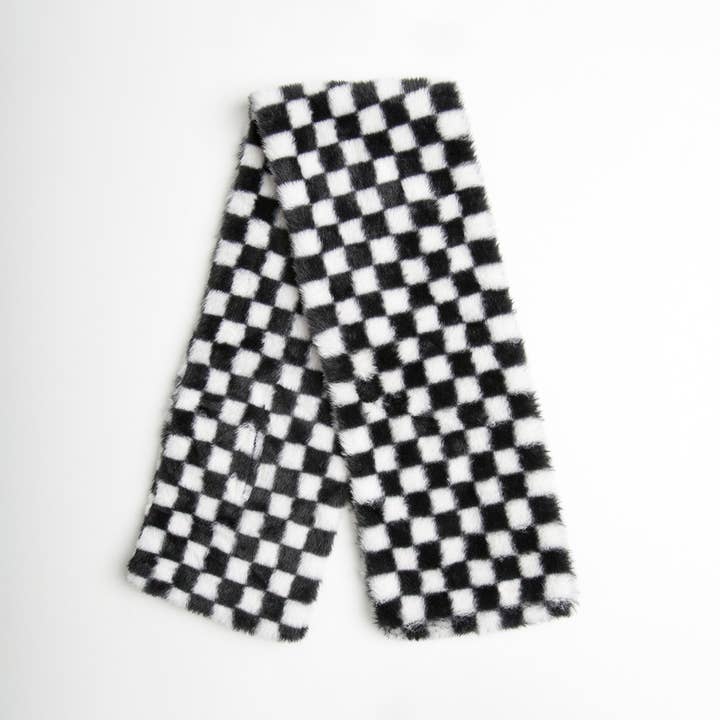 WT Faux fur WHITE Checkered Pattern Scarf for wholesale on Faire3