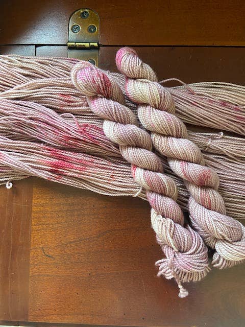 Faible de Cœur - Fil Teint à la Main pour la vente par CMS Supply Co