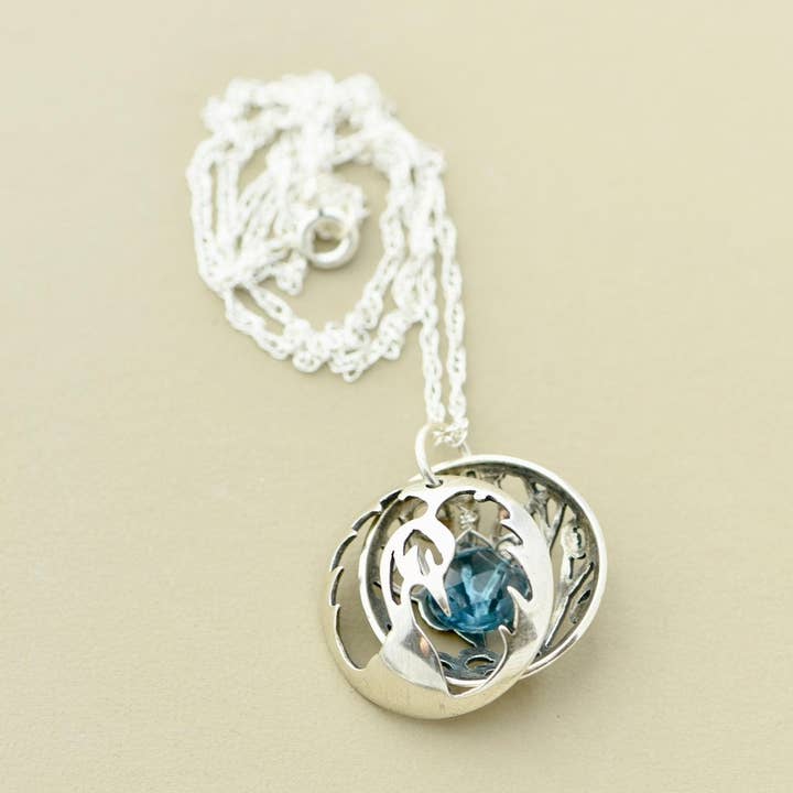 Médaillon paon pour la vente par Britta Ambauen Jewelry