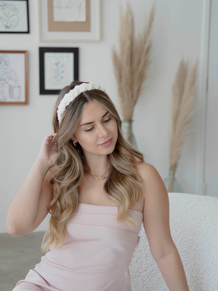 Le bandeau Gauri pour la vente par Sara Moorad