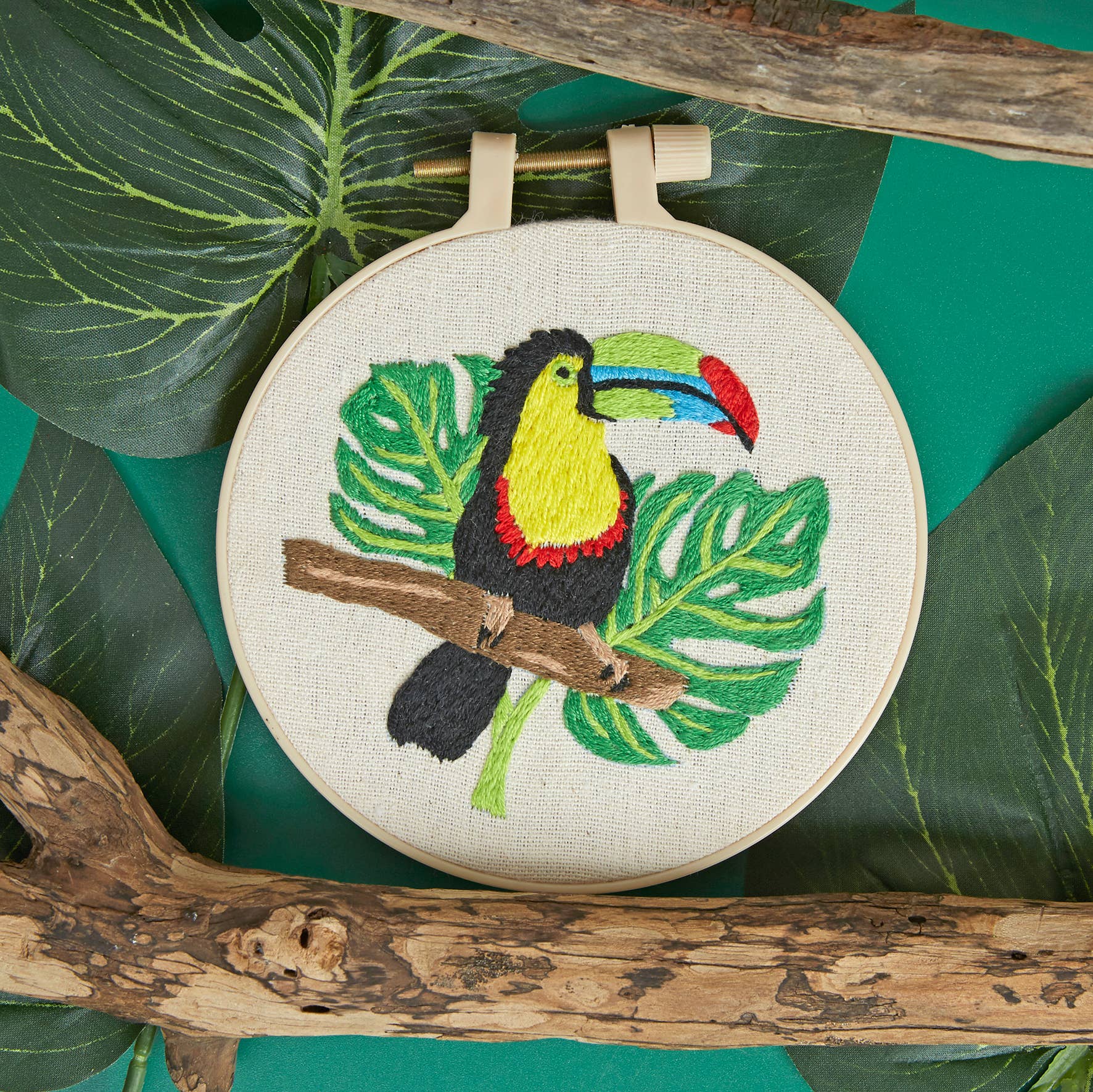 West Design Products – Engroshandel Broderitilbehør – Lav blot broderi efter tal Toucan Craft Stitch Kit5