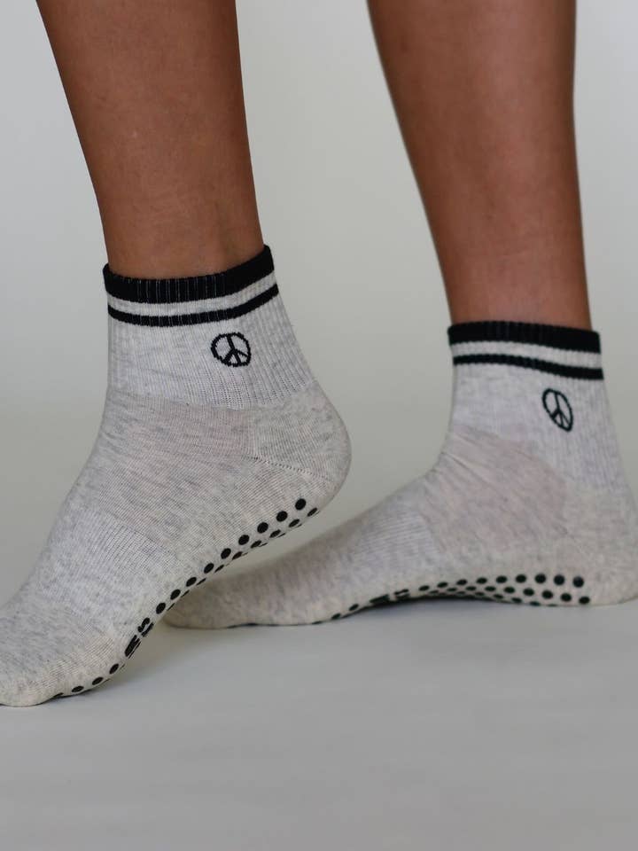 California Grip Socks - Wholesale Socks - Unisex - The Peace Sign Shortie Grip Socks7