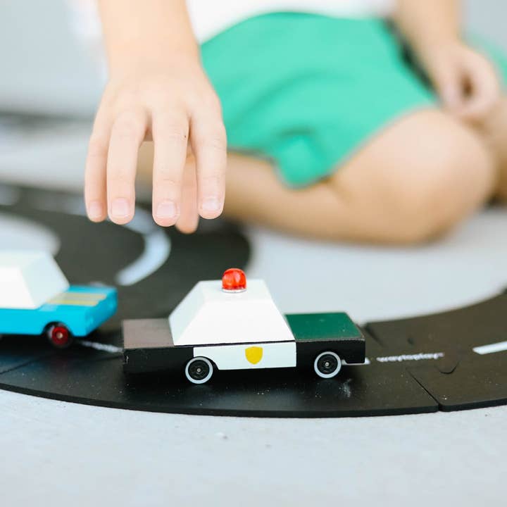 Candylab Toys – wholesale Leksaksbil/Lastbil - Barn – Polisbil i trä från Candycar-serien, 9 cm lång3