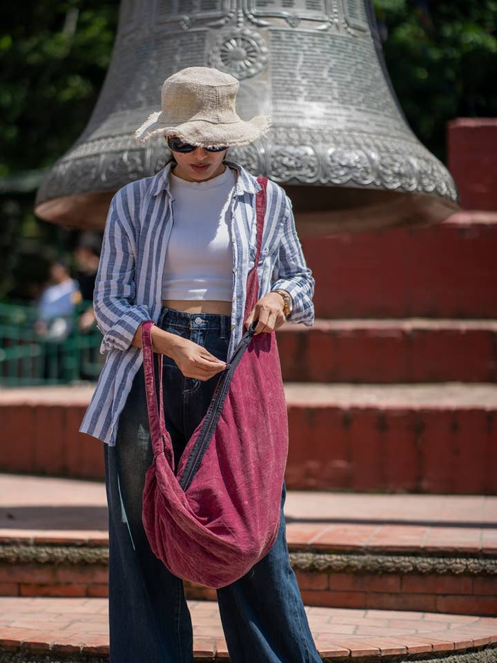 Dybrød Oversized Boho Slyngetaske for engroshandel hos Earth Divas