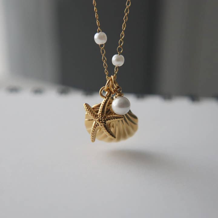 JESSA Jewelry - Wholesale Pendant/Charm Necklace - By the Shore Necklace | Shell and Star Pendant