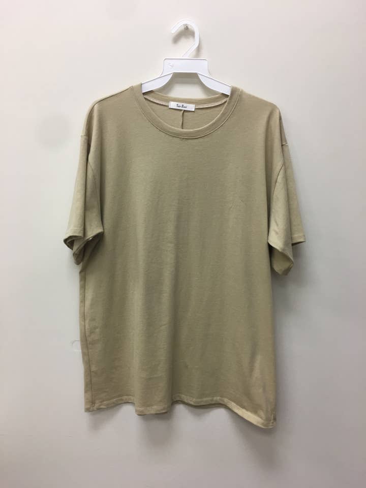 ÖVERDIMENSIONERAD RUND HALS BOMULL GRUNDLÄGGANDE TOPP för wholesale av Tres Bien, Inc