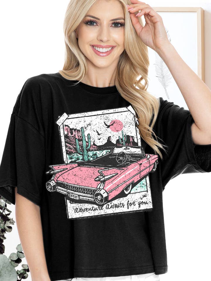 BT2190 CT ADVENTURE AWAITS 4 YOU - Top court pour la vente par BouTeeQue Closet