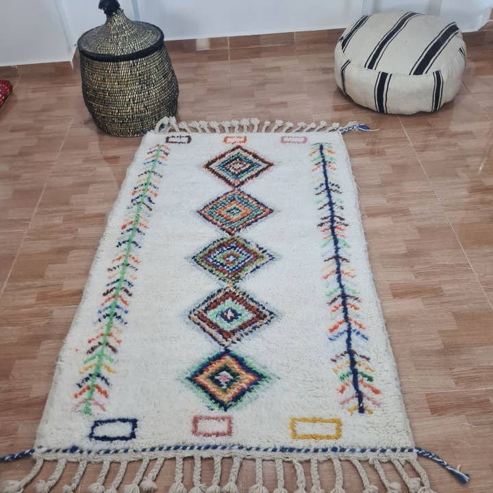 Äkta handknuten Beni Ourain-ullmatta 150×250 cm 498 för wholesale av Maroccarpets Poufs and pillows wholesale +31648976894