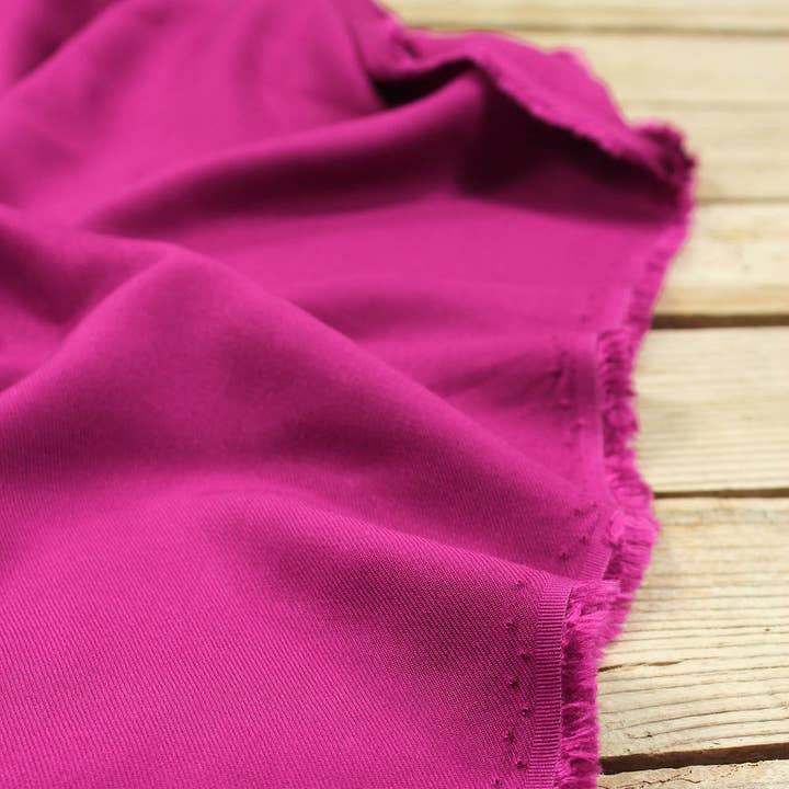 Eglantine et Zoé - Vente Tissu - Tissu Rose Magenta Sergé De Viscose Ecovero0