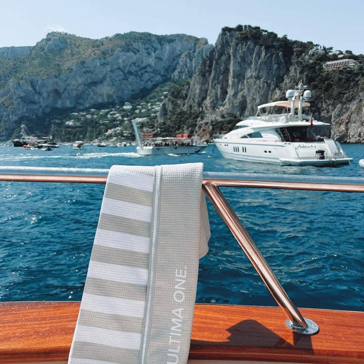 ULTIMA ONE. - Wholesale Beach towel - UltimaOne Beach Towel3