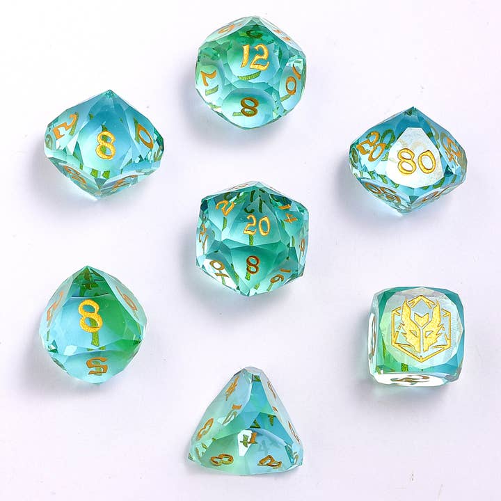 Ensemble de dés taillés Luster de Dragon's Hoard - Verre bleu et vert pour la vente par Hymgho Premium Dice