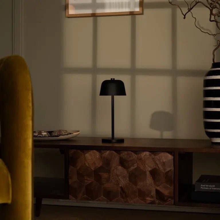 Tavellio - Wholesale Accent/Desk Lamp - Anton Black Rechargeable Table Lamp | Stylish & Cordless Lighting9