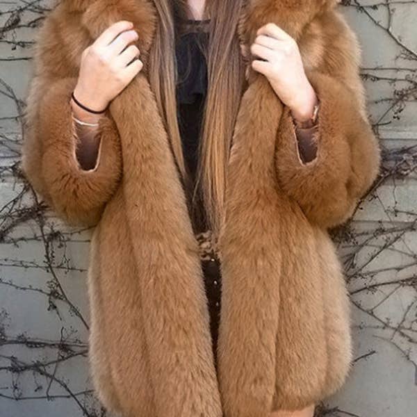 Enfärgad huva och långa ärmar konstpälsrockar för wholesale av Sheer Trend