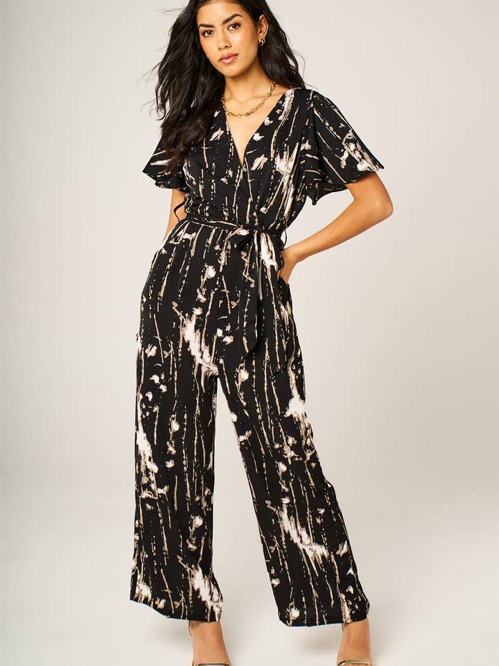 Combinaison noire à effet délavé avec haut cache-cœur imprimé. pour la vente par FS Collection