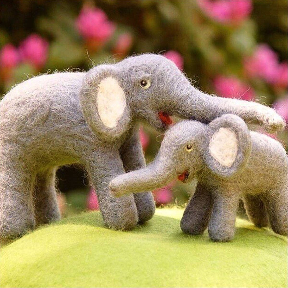 Woolpets – wholesale DIY craft kit – Elephant Felting Kit1