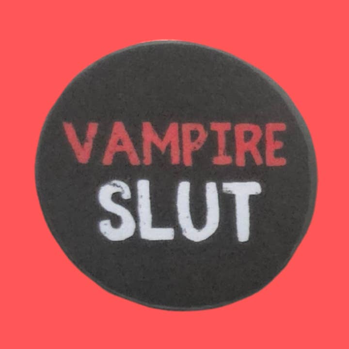 Badges de salope vampire Badges de salope, badge épingle Badge épingle vampire pour la vente par sent with Pride