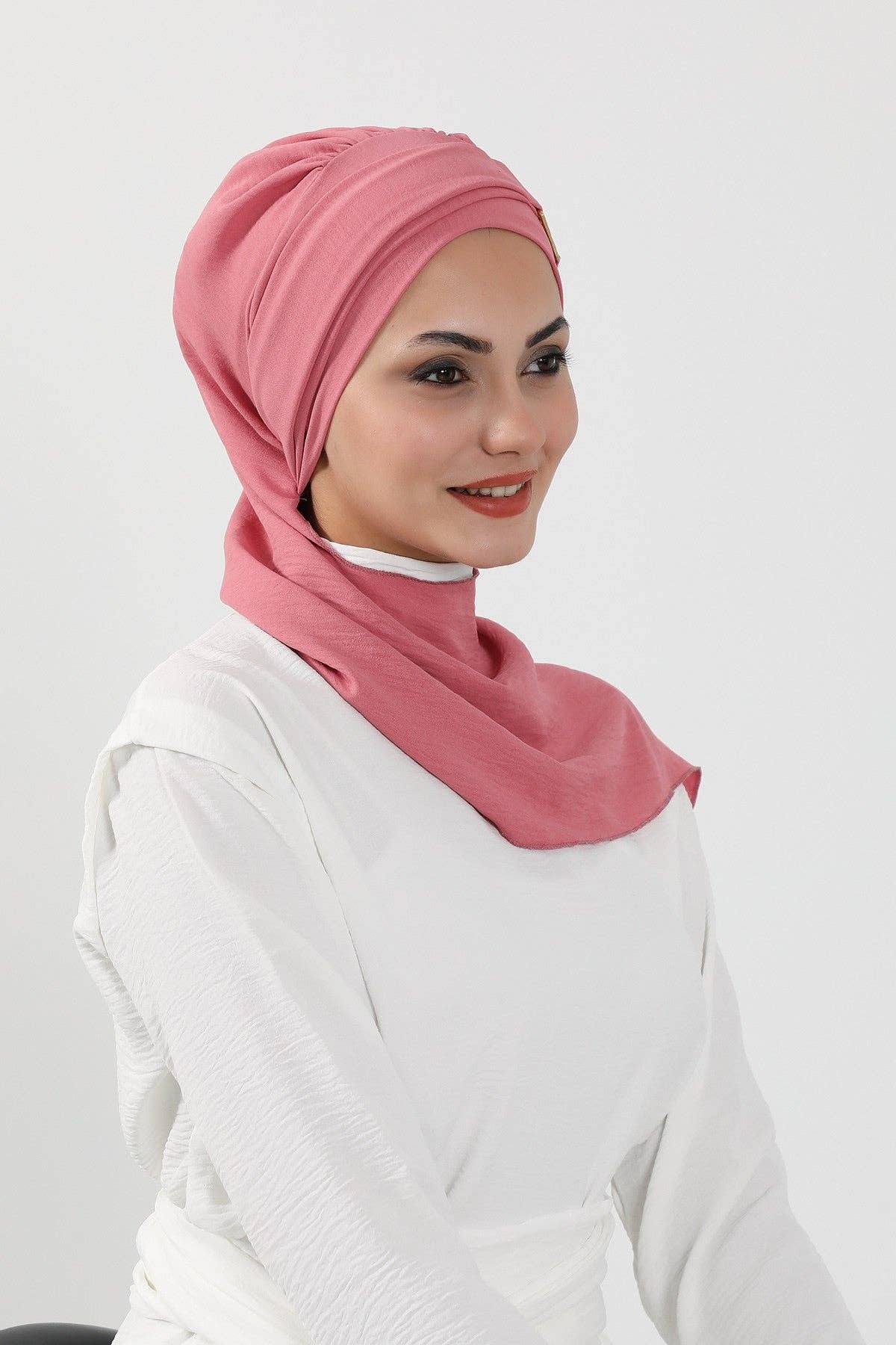 Aisha's Design – wholesale Hijab – Women’s – Modest Fashion Instant Aerobin Turban with Leopard Pattern Accessory, Pre-Tied Aerobin Hijab with Chic Metal Accessory,HT-11A26