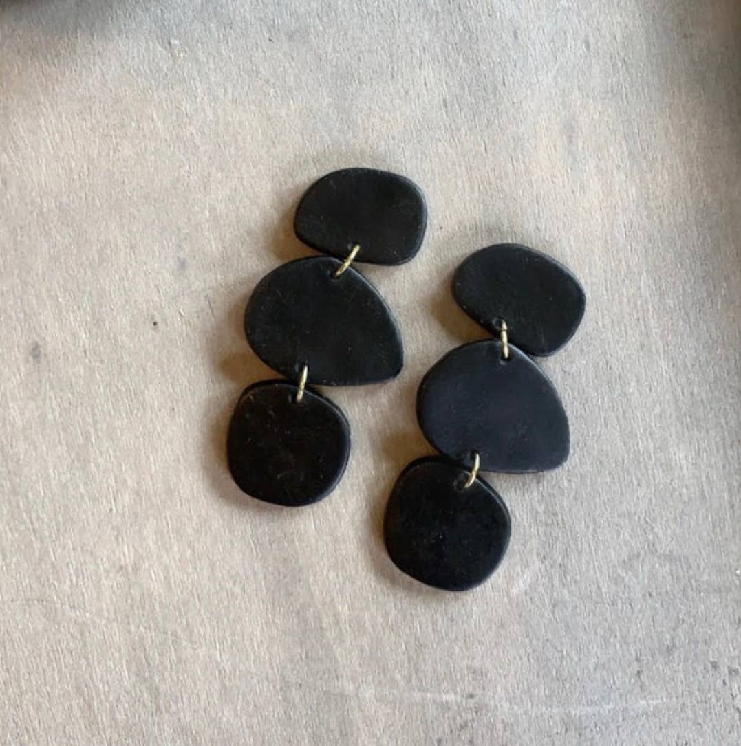 Clover + Coast Designs - Vente Boucles d'oreilles pendantes - Pebble - Pansement en argile polymère0