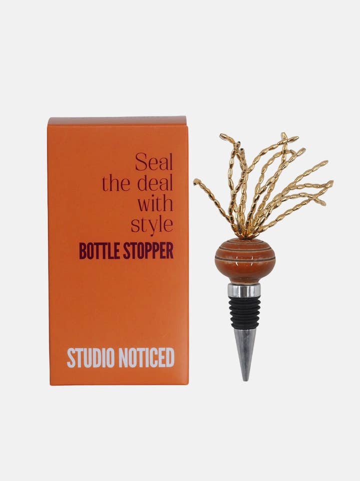 Bouchon de bouteille décoratif en céramique marron pour la vente par Studio Noticed