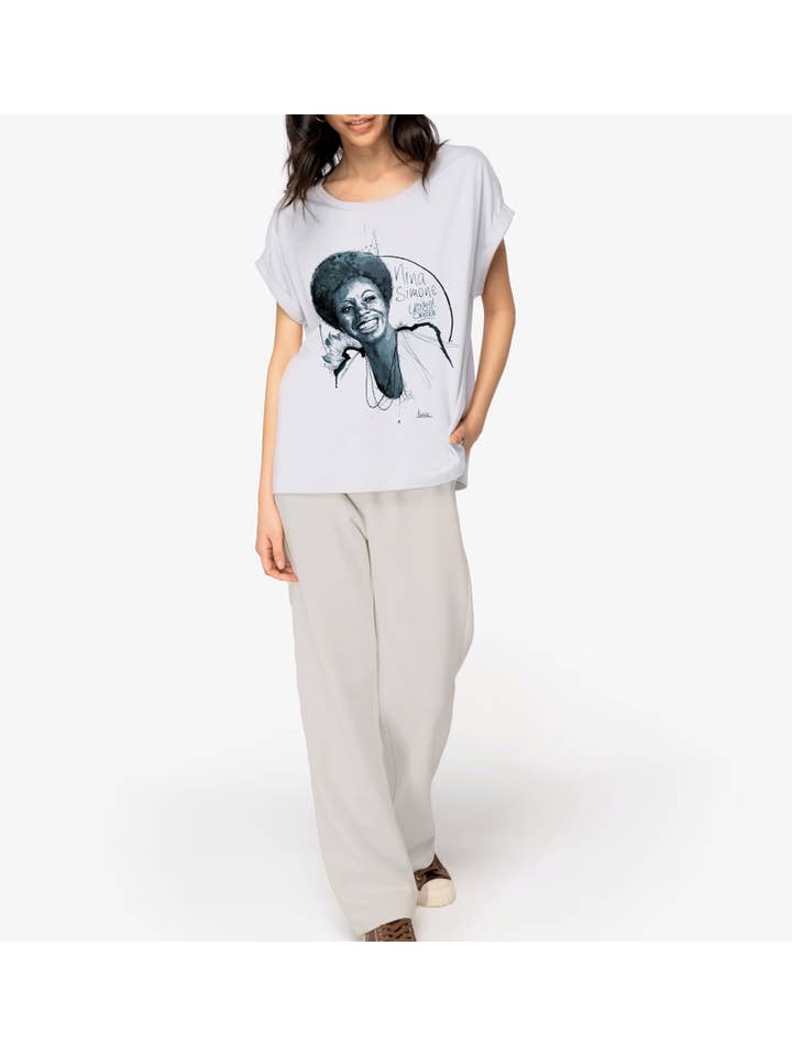 UNITED SOULS – Großhandel T-Shirt mit Siebdruck – Damen – Nina Simone I Damen-T-Shirt mit umgeschlagenen Ärmeln5