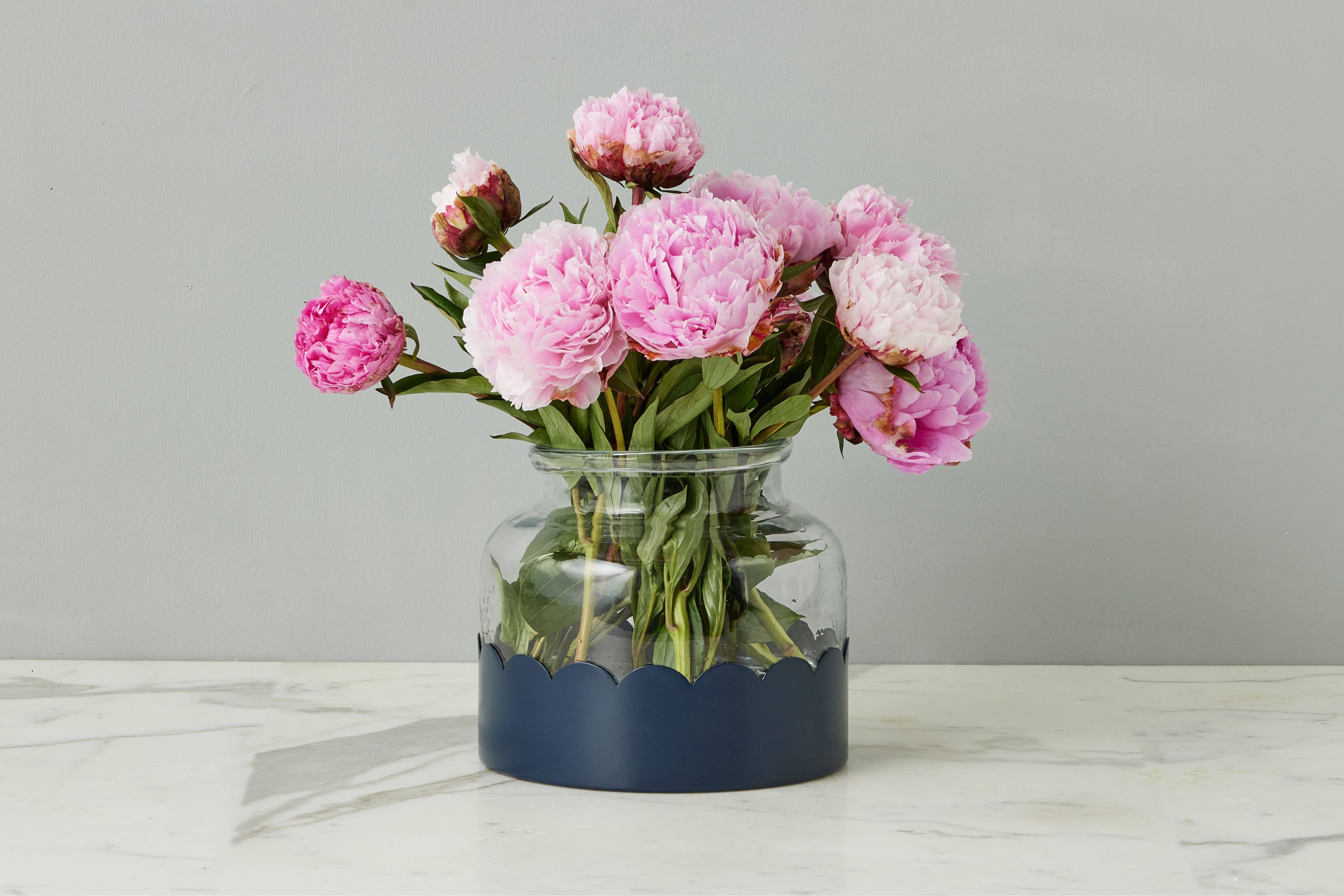 etúHOME - Wholesale Vase - 2-in-1 Scalloped Bloom Vase, White/Navy Blue5