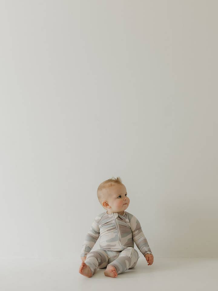 Forever French Baby - Wholesale Slaappak - Baby - Bamboe Rits Pyjama | Camouflage11