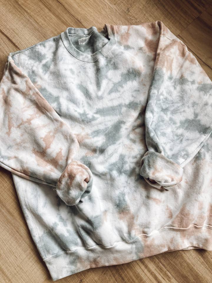 White House Co - Wholesale Sweatshirt - Women's - Tie Dye Crewneck 1