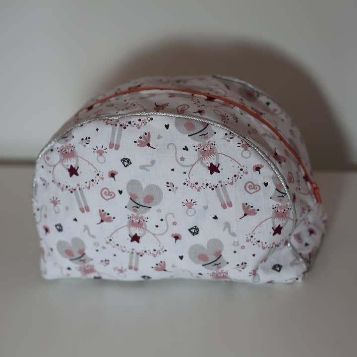 Children's washbag with dancing mice for wholesale by les folies ecolos