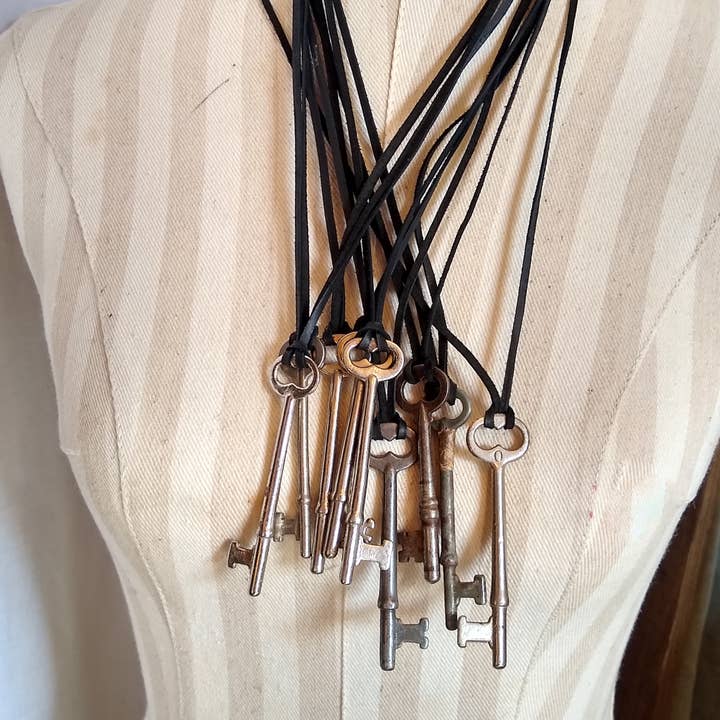 Little Wander Shop - Wholesale Pendant/Charm Necklace - Vintage Skeleton Cabinet Key Leather Necklace2