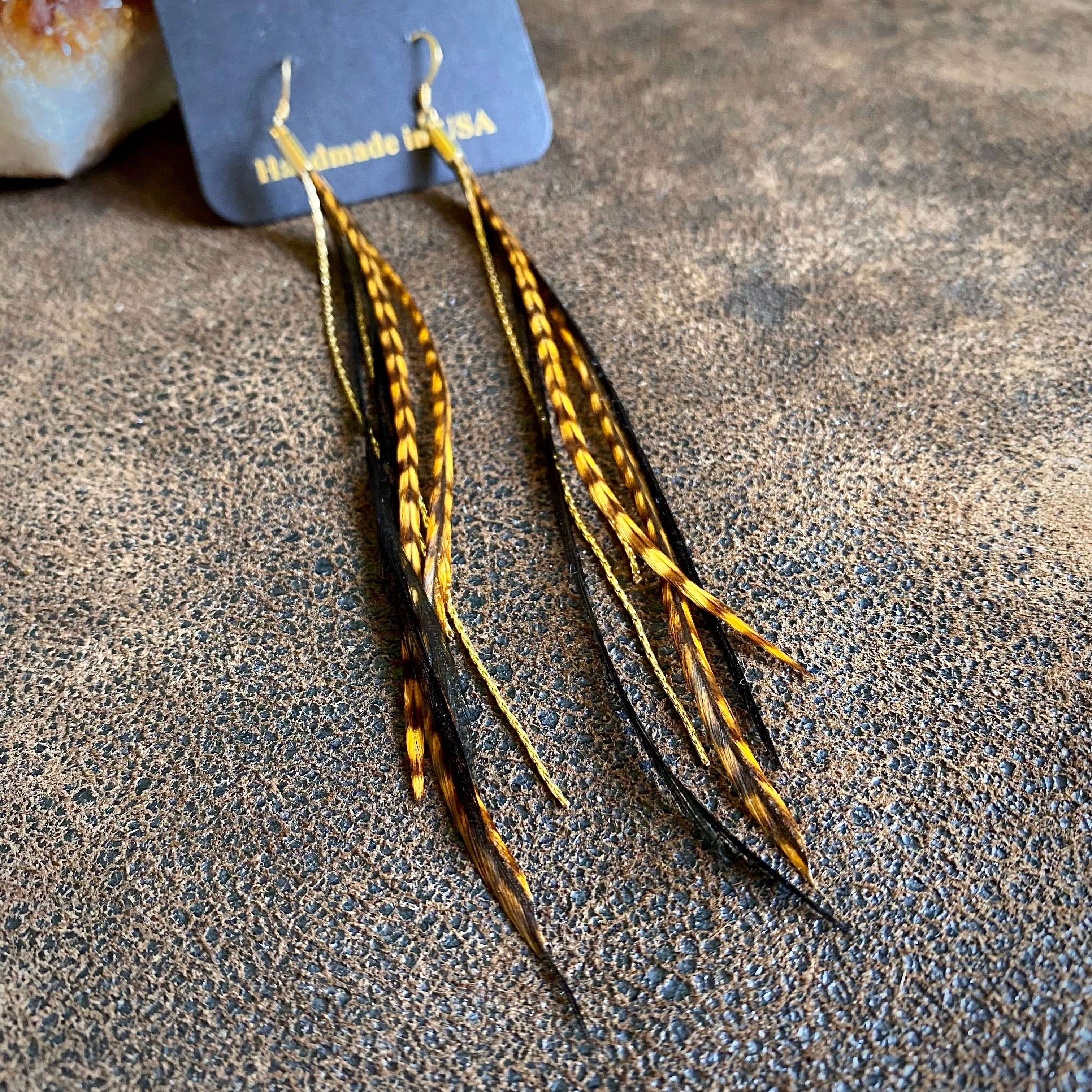 Amber Grizzly & Sort Mini fjerøreringe - Amber Grizzly & Sort/Guld, Boho for engroshandel på Faire2