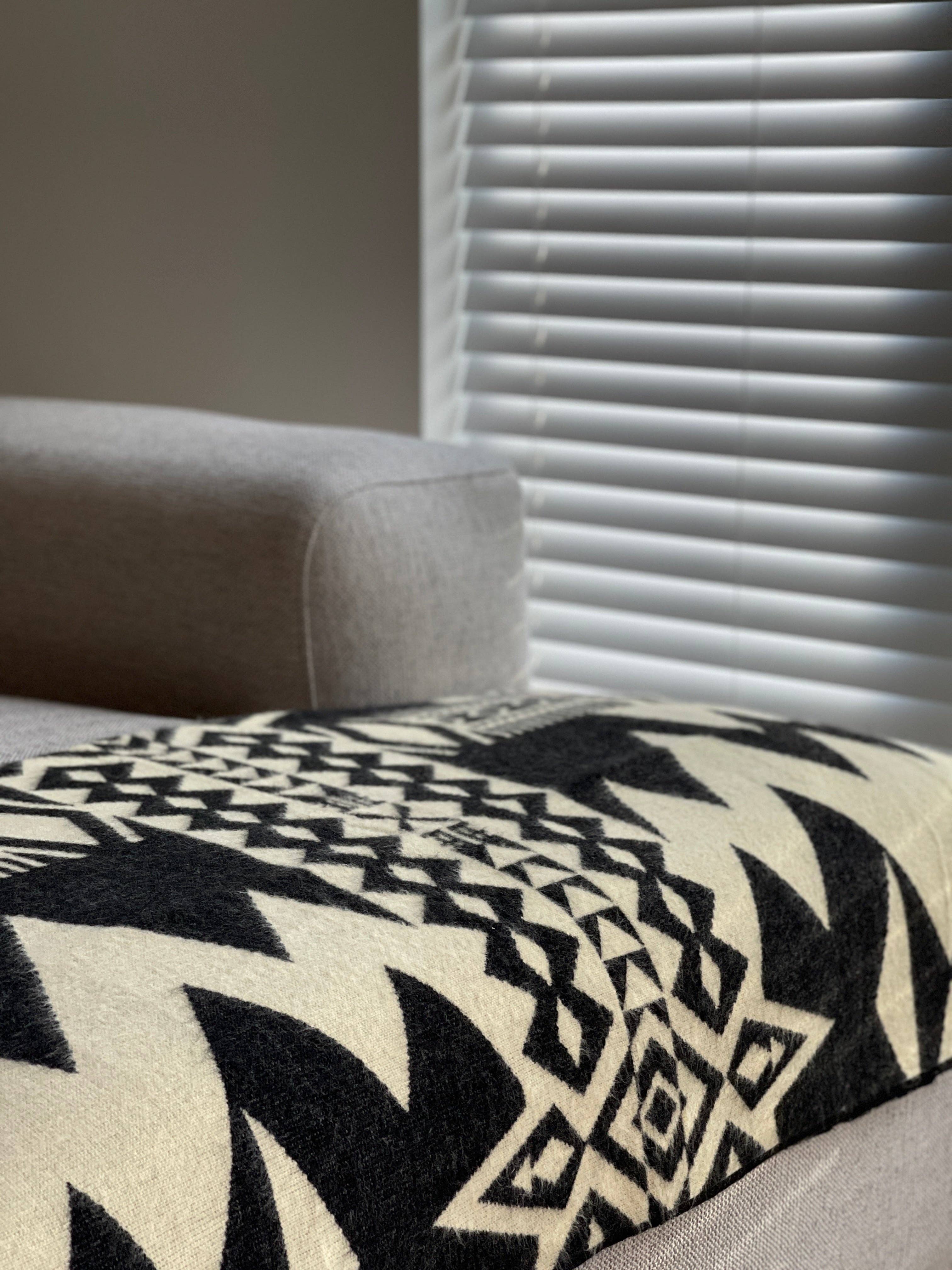 Beyond Borders Collective | Artisan-Made Blankets & Throws – Engroshandel Tæppe – Awa Plaid - Natur / Sort1