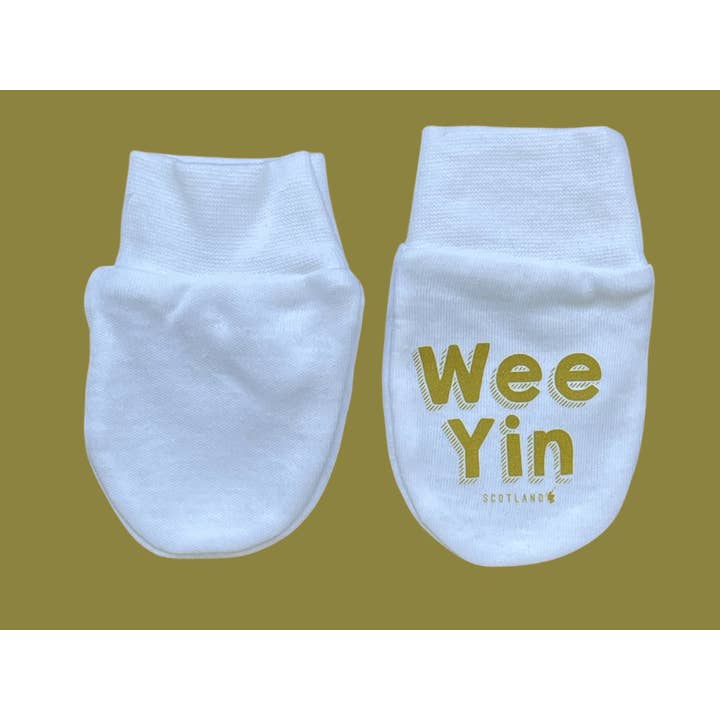 Moufles Bébé Wee Yin 0-3 Mois pour la vente par Brave Scottish Gifts