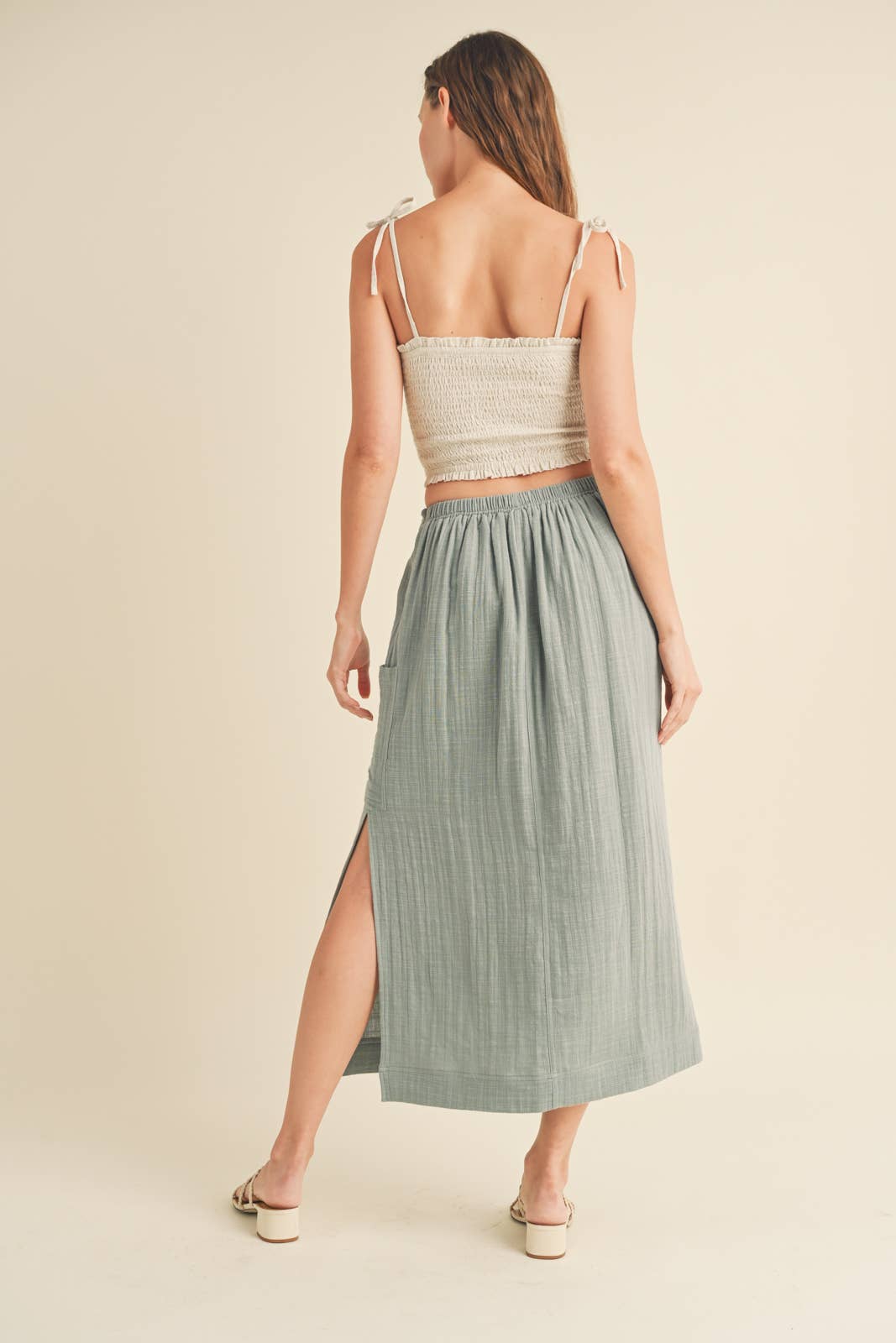 Wishlist Apparel – Großhandel Strickoberteil – Damen – CROSSOVER-MINI-MODELL MIT GESMOKTEM CROSSOVER-SCHNITT/WL23-83437